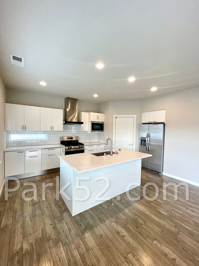 Building Photo - $250 Off 1st Full Month’s Rent! Beautiful ...