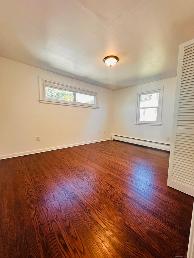 Building Photo - 266 Linwood St