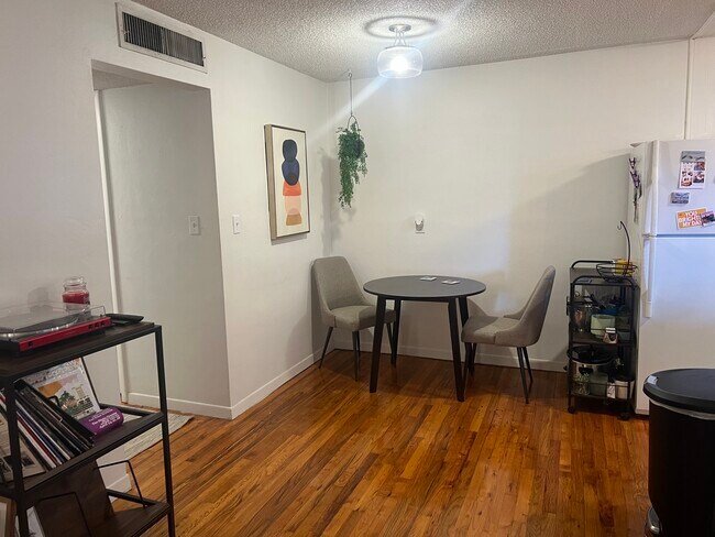 Dining room - 320 Lakeview St