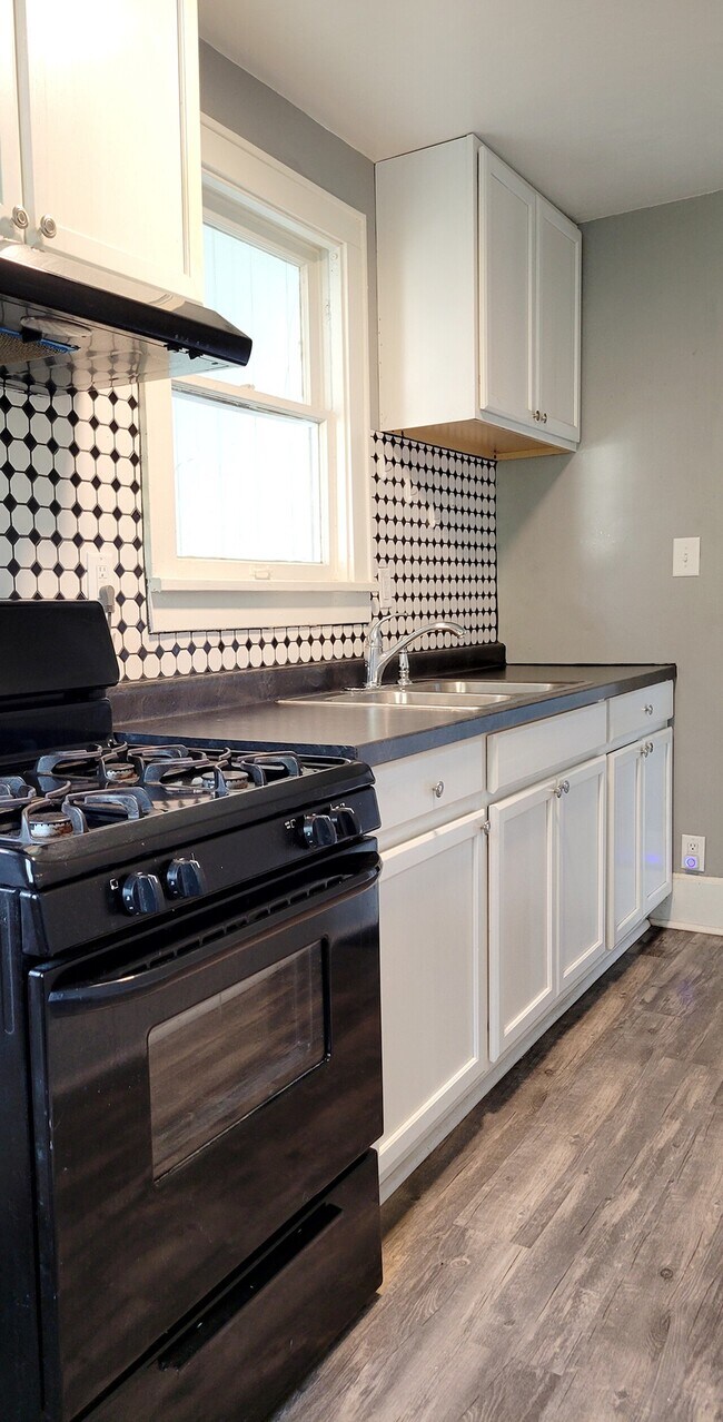 Building Photo - 447 Locust St. Unit 2