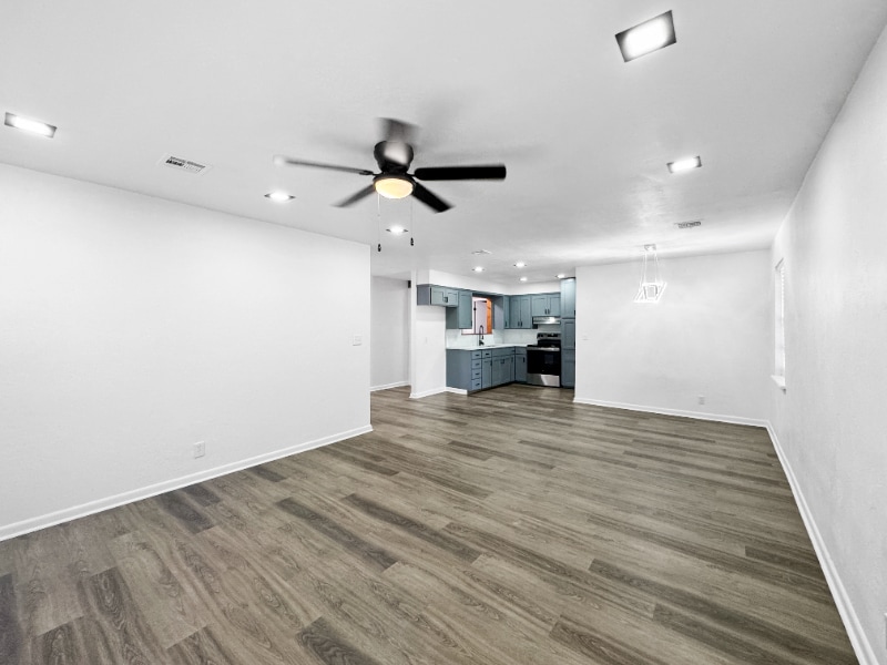 Building Photo - 513 Manor Dr