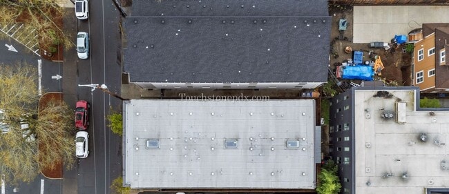 Building Photo - Contemporary 2 Bedroom, 1.5 Bathroom Apartment