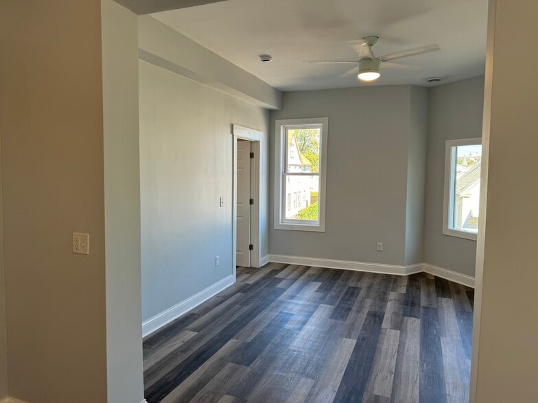 Building Photo - 1301 W Greenfield Ave