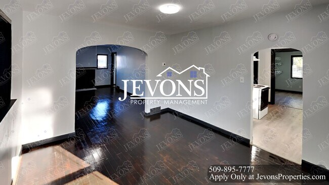 Building Photo - Spacious 3-Bedroom Home in Yakima with Fenced Yard & Driveway Parking