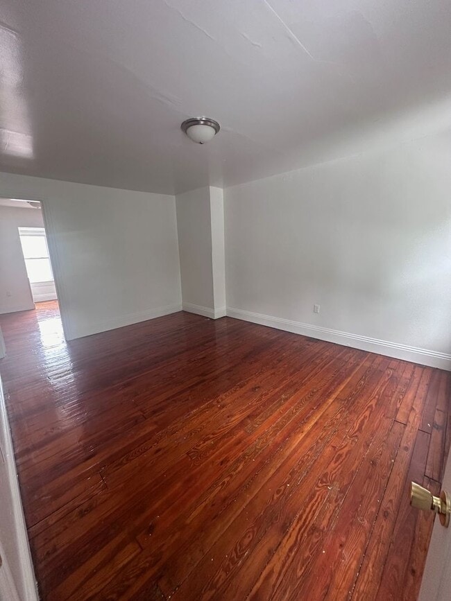 Building Photo - Spacious 5 Bedroom with Off Street Parking