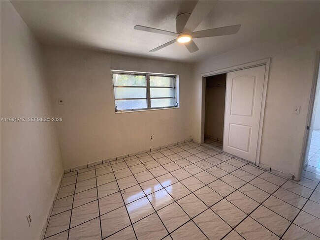 Building Photo - 2752 SW 25th Ter