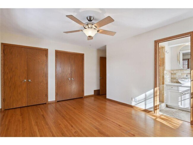 Building Photo - 5207 Doncaster Way