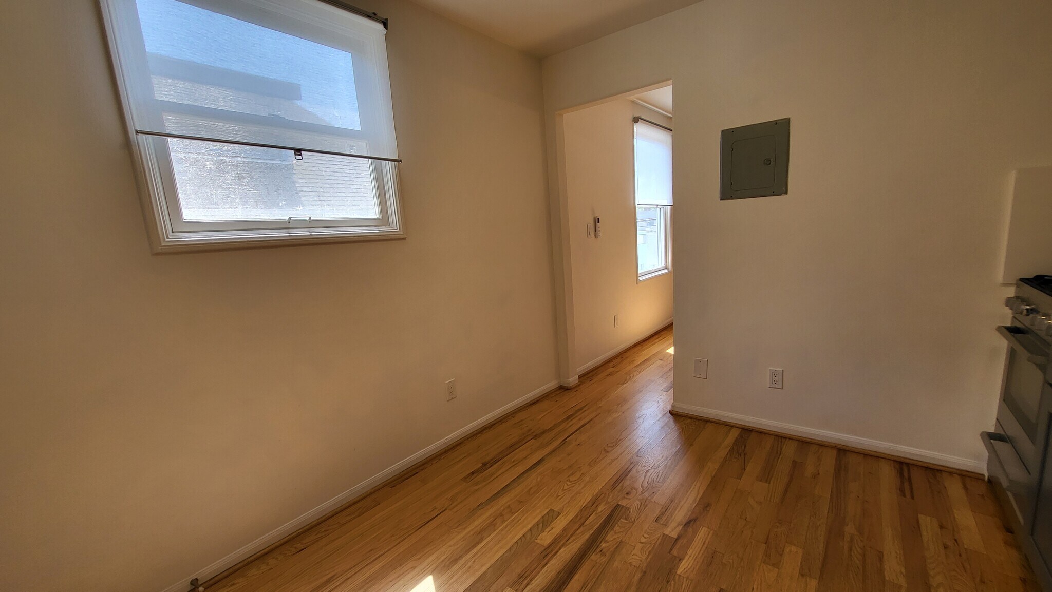 Light and bright - 2807 2nd St