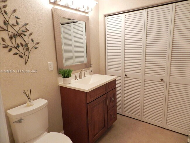 Building Photo - 210 La Costa Ct