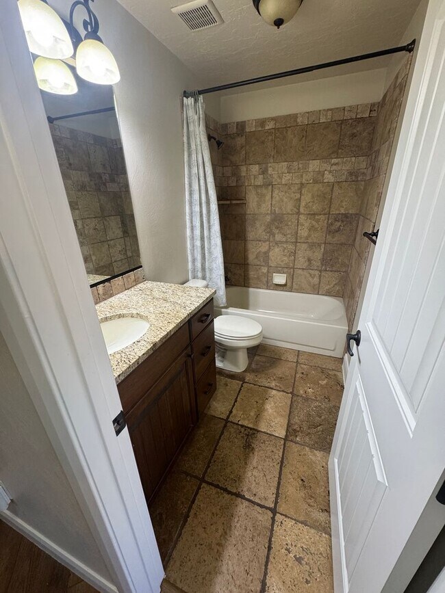 Building Photo - Gorgeous St. George Townhome