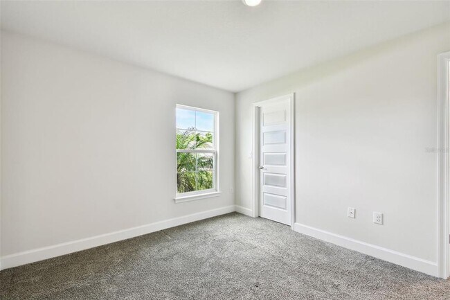 Building Photo - 360 Cimarron Ct