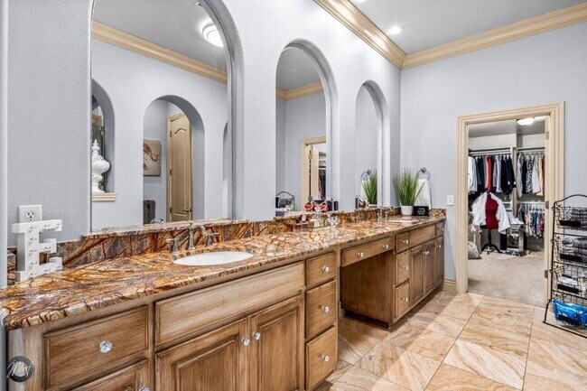 Building Photo - 5106 Sloan Cir