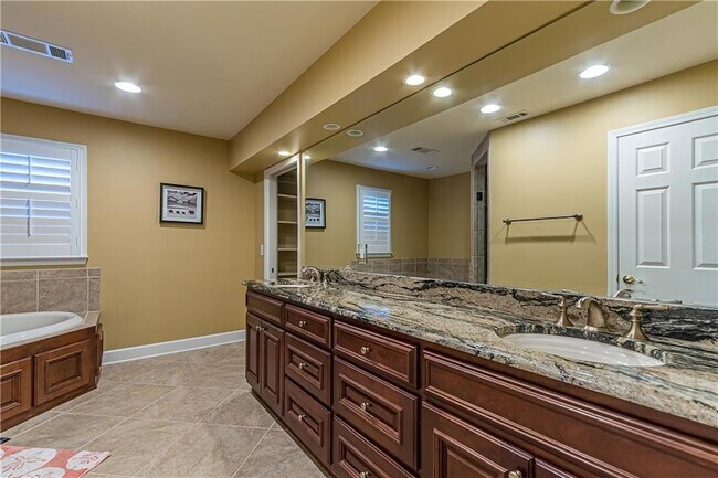 Building Photo - 1525 Broadhempston Ct