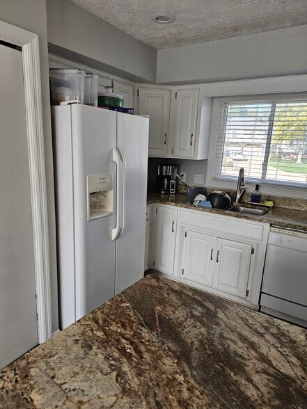 Building Photo - 14471 Spring Cir