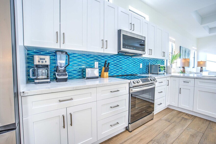 Building Photo - 685 107th Ave N