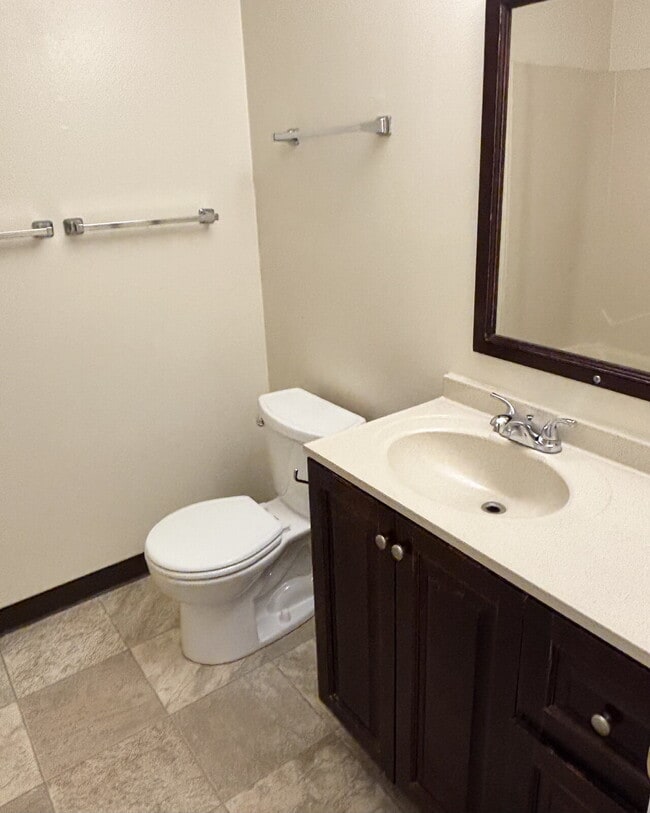 Building Photo - "Charming 2-Bed Townhouse in Fort Walton B...