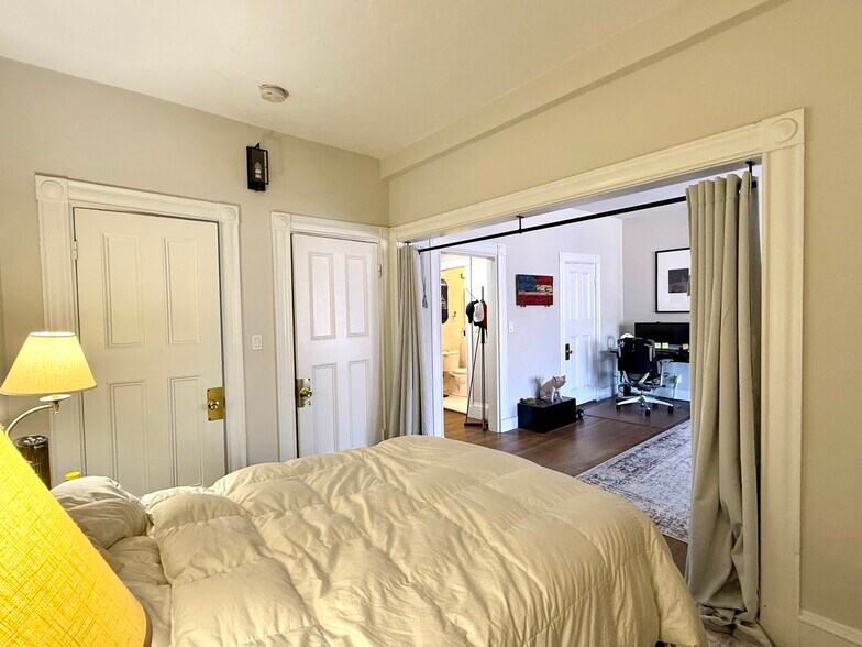 Building Photo - 475 Beacon St