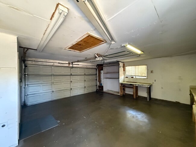 Building Photo - Single story home in east Modesto!