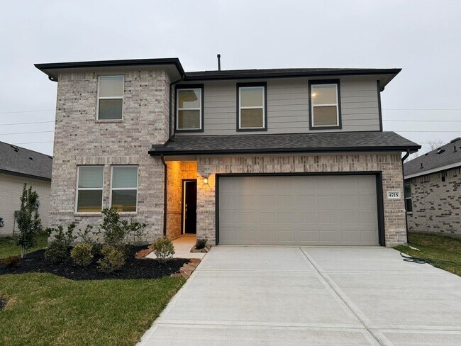 Building Photo - 4715 Bay Vista Dr
