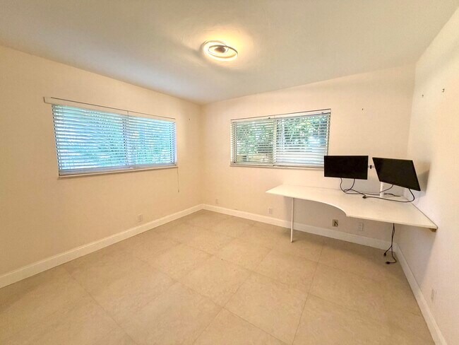 Building Photo - 376 SW 2nd St