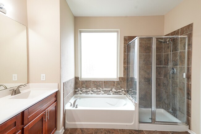Building Photo - 3042 Camelia View Ln