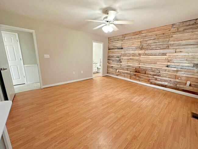 Building Photo - Updated Home in the Heart Of Chesterfield
