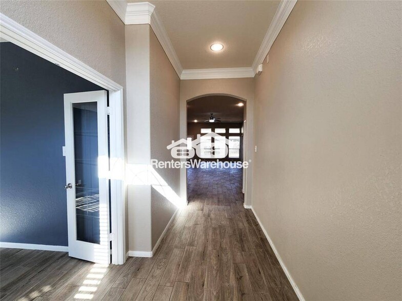 Building Photo - 14534 Myers Dr