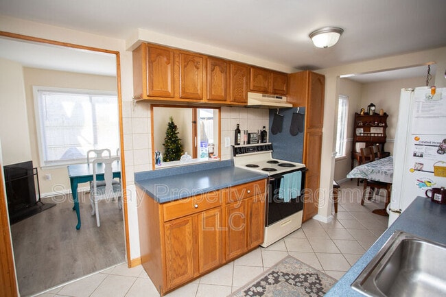 Building Photo - 207 Empress Ct