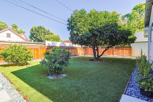 Building Photo - Amazing 4-bedroom + 3-bathroom house in Ma...