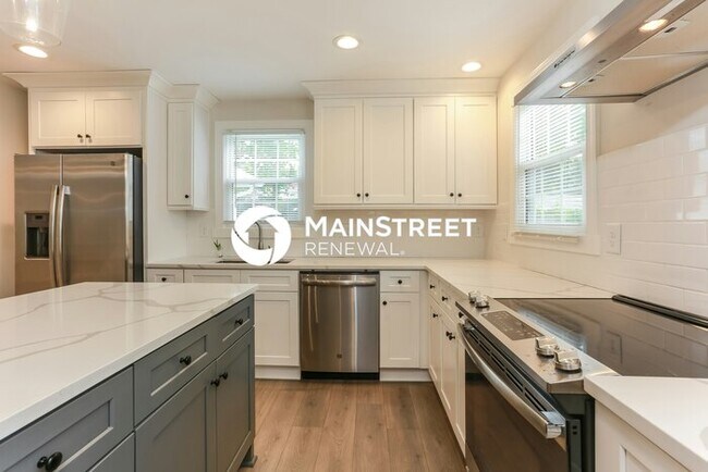 Building Photo - 4 Bedroom Pet-Friendly Home in Atlanta, GA with Main Street Renewal