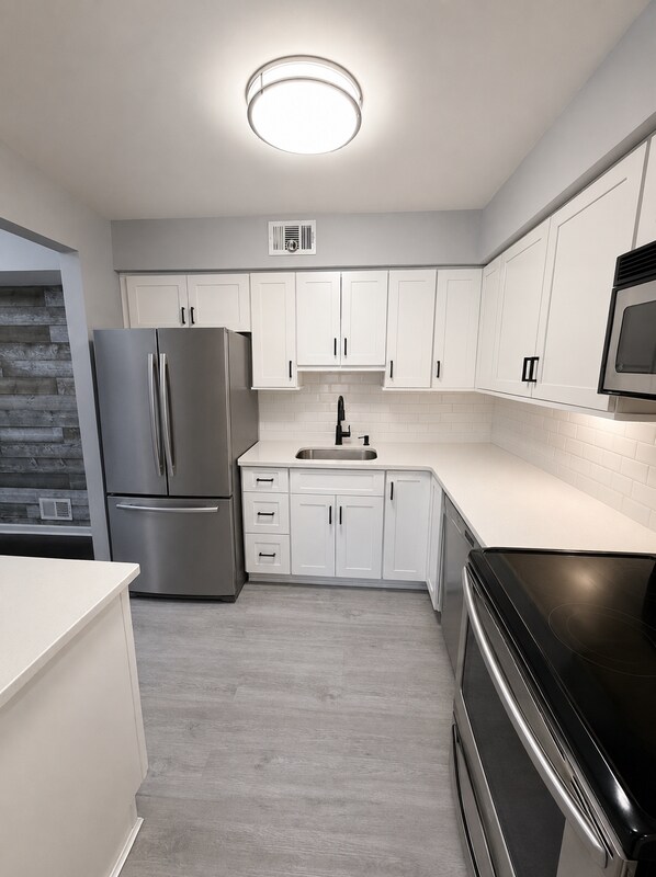 Building Photo - 704 Wellington Pl