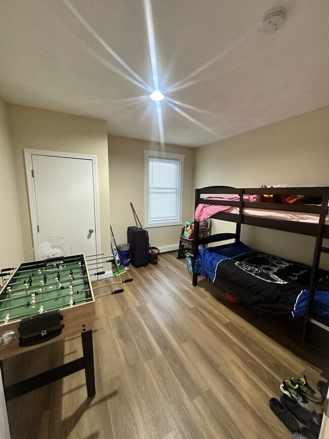 Building Photo - 81 Ledge St