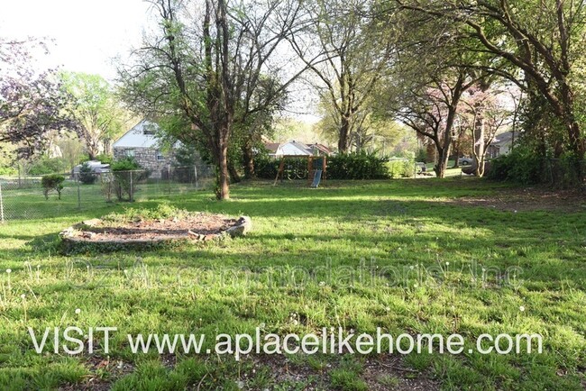 Building Photo - 5555 Farrow Ave