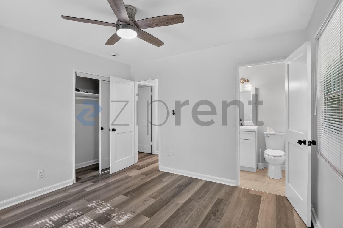 Building Photo - Unit