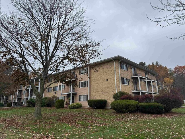 Building Photo - 379 Huse Rd