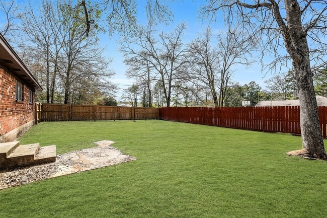 Building Photo - 217 Lazy Ln