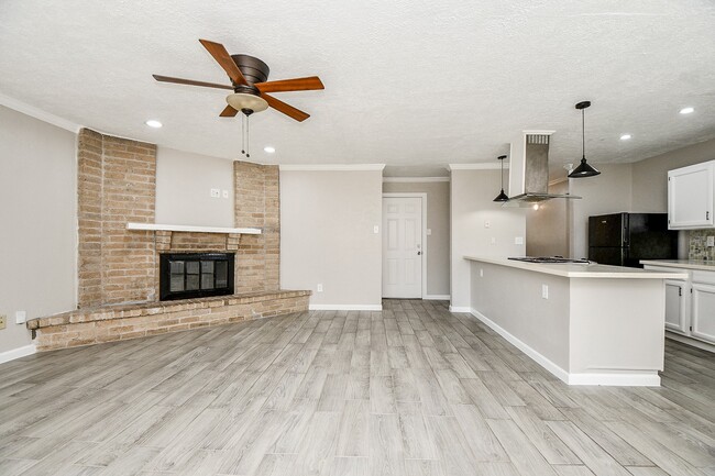 Building Photo - 14646 Dartwood Dr