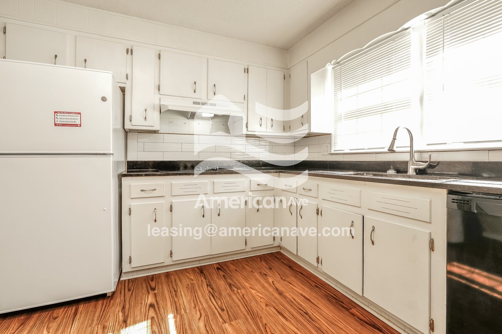 Building Photo - 3512 Jamaica Dr