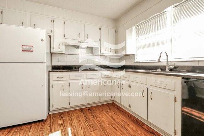 Building Photo - 3512 Jamaica Dr