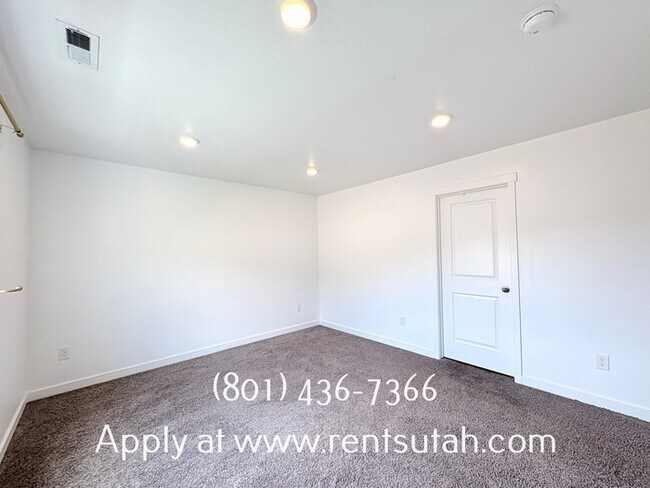 Building Photo - Lovely Santaquin Home
