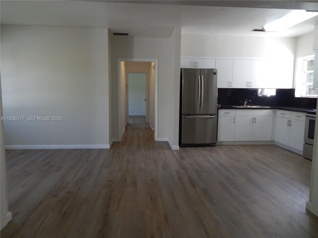 Building Photo - 7800 SW 69th Ave