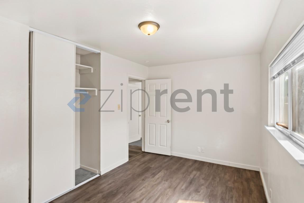 Building Photo - Unit
