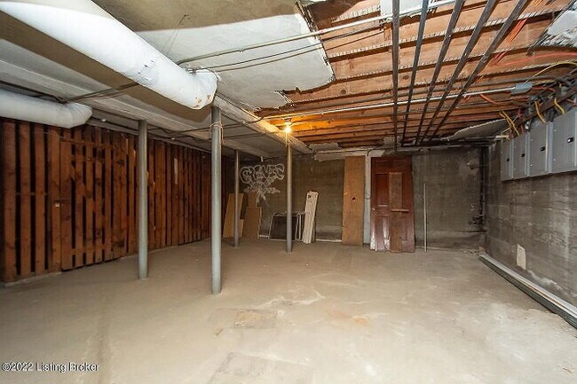 Building Photo - Charming 1 bed, 1 bath apartment in old louisville.