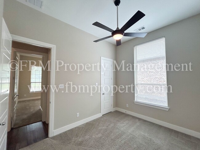 Building Photo - 335 Country Meadows Blvd