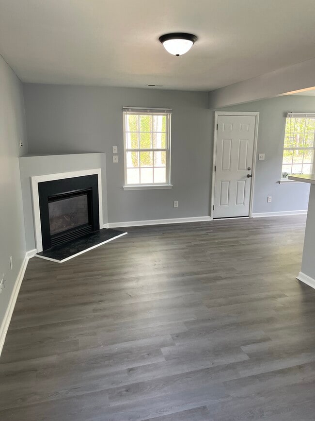 Building Photo - 408 Gladstone Dr