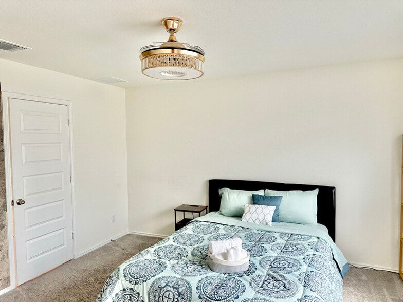 Building Photo - 1106 Aronia Ln