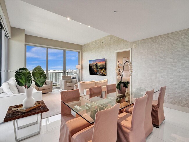 Building Photo - 16385 Biscayne Blvd