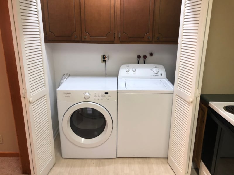 Building Photo - 515 Monroe Ave