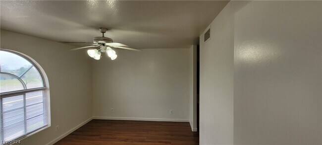 Building Photo - 3125 N Buffalo Dr