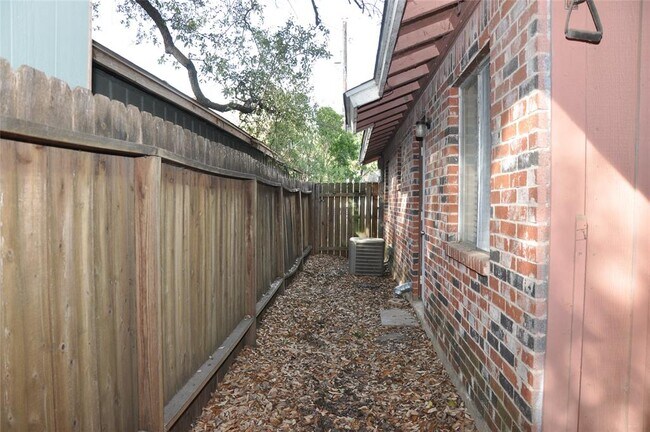 Building Photo - 2011 Gathright Cove